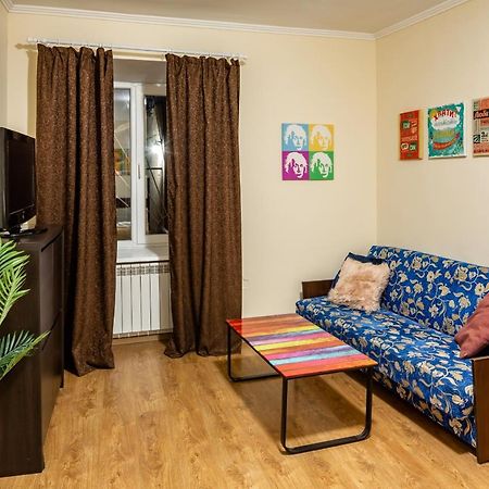 Rainbow Apartment Near Rynok Sq Lviv Exterior foto