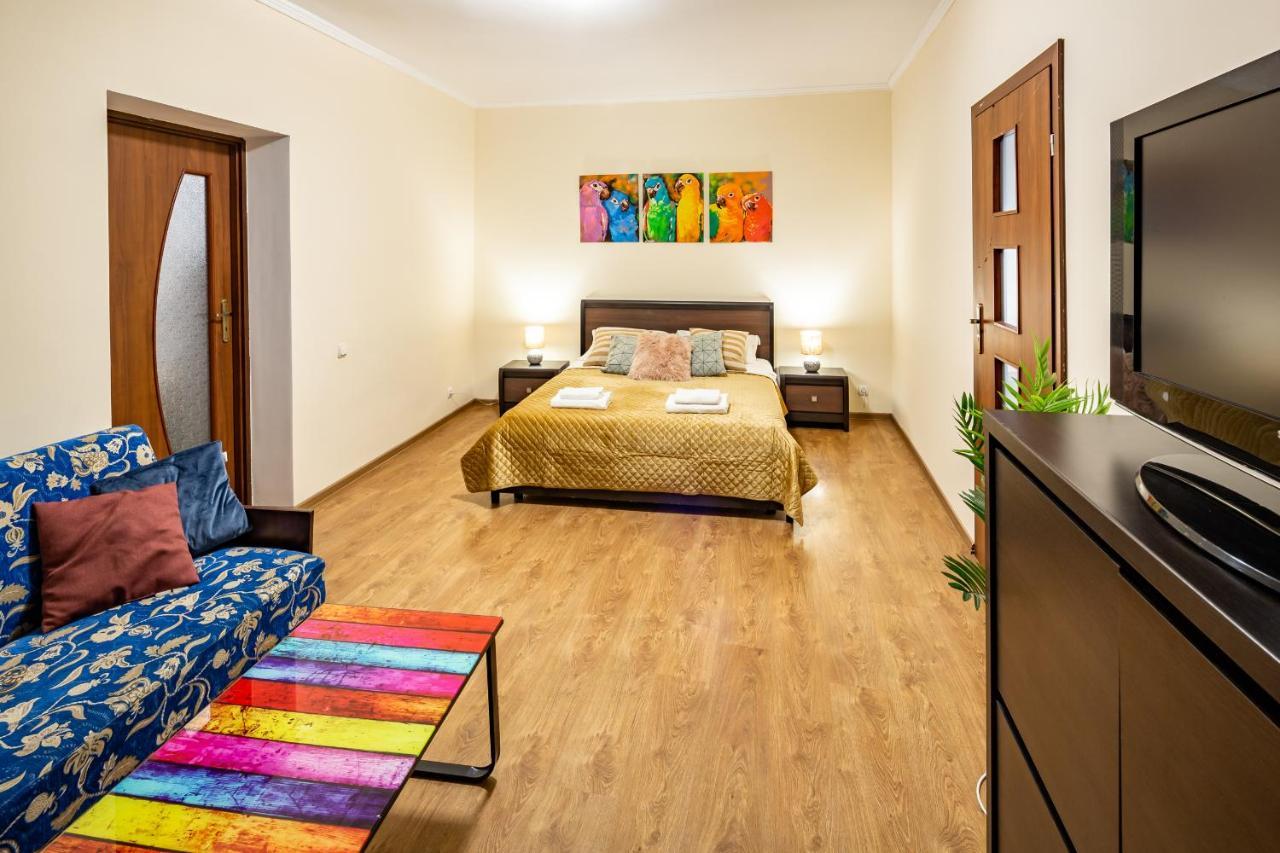 Rainbow Apartment Near Rynok Sq Lviv Exterior foto